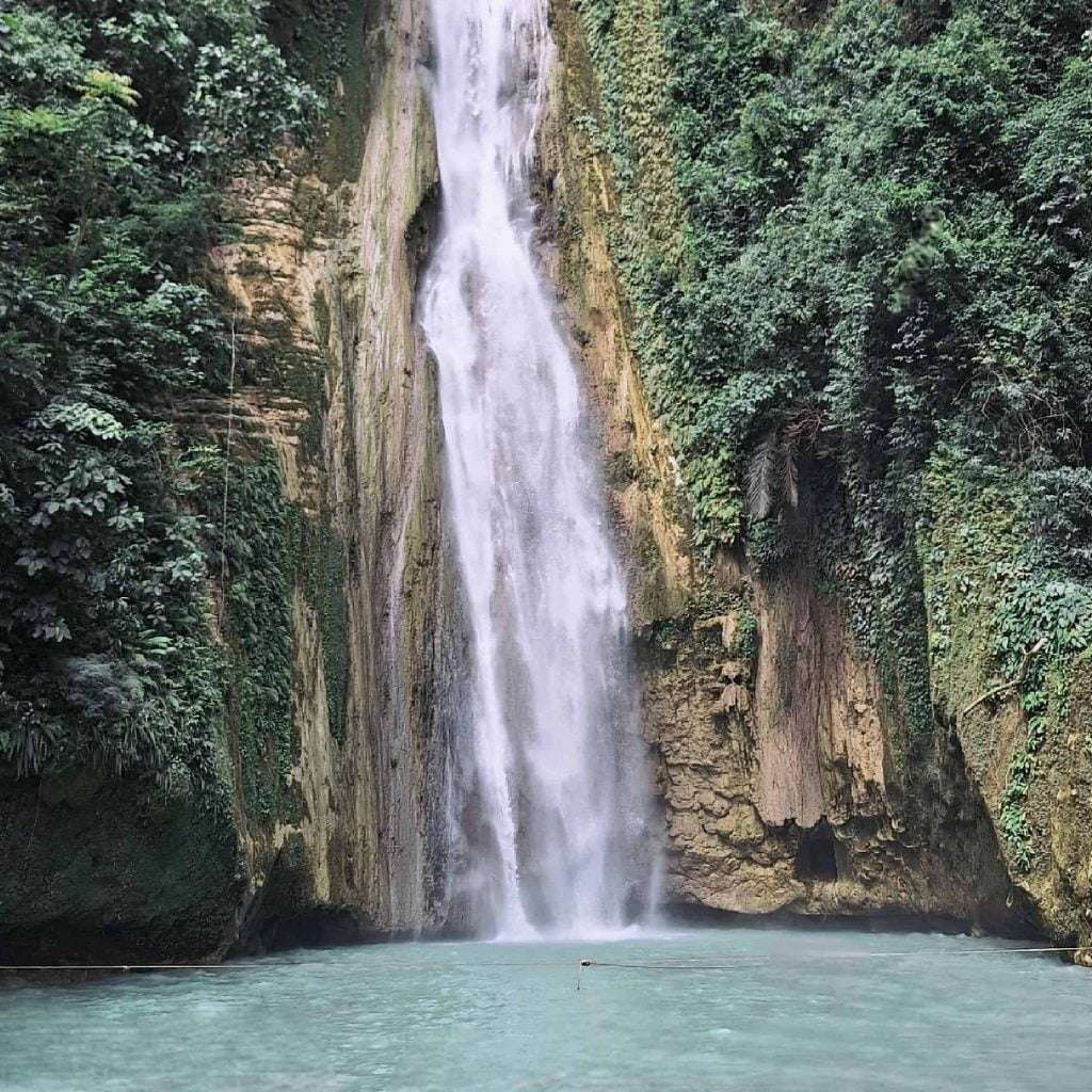 Tappiya Waterfalls מפלי טפאיה, מחוז בנאווי, לוזון, פיליפינים